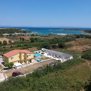 https://studio-apartman-palmira.in-istria.net